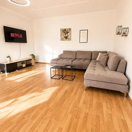 Bright With 2 Balconies Sleeps 8 公寓