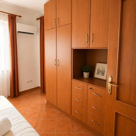 Apartament Bright With 2 Balconies Sleeps 8 Tirana