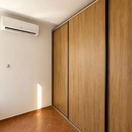 Bright With 2 Balconies Sleeps 8 Apartament Tirana