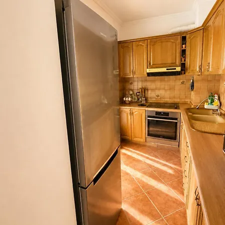 Apartament Bright With 2 Balconies Sleeps 8 Tirana