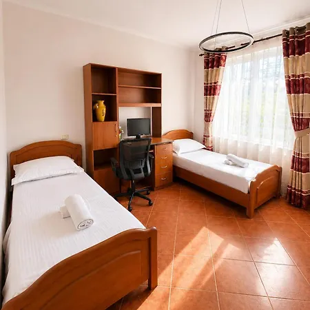 Bright With 2 Balconies Sleeps 8 Apartament *