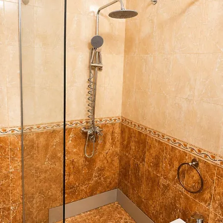 Bright With 2 Balconies Sleeps 8 Apartament Tirana