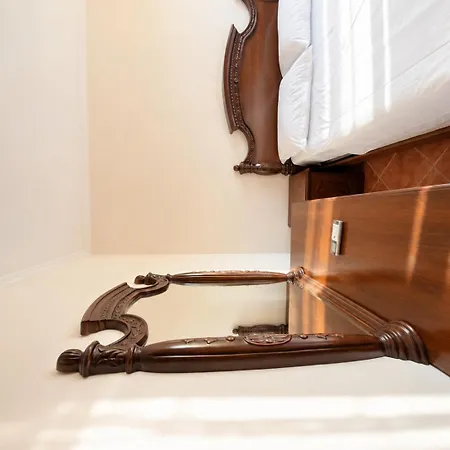Bright With 2 Balconies Sleeps 8 * 地拉那