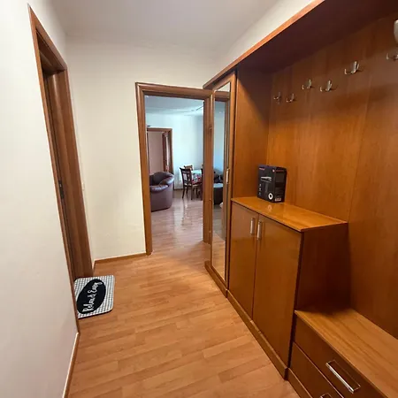 Apartament Bright With 2 Balconies Sleeps 8 Tirana