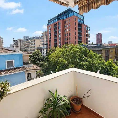Bright With 2 Balconies Sleeps 8 地拉那