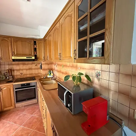 Apartament Bright With 2 Balconies Sleeps 8 *